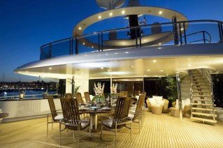 Al fresco dining on board of the stunning Yacht Eminence